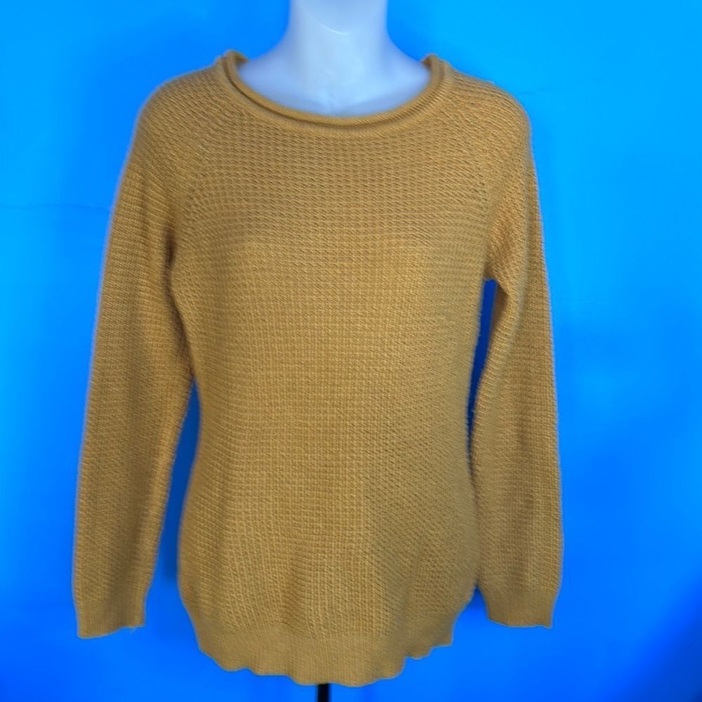 Ambiance Apparel Gold Pullover Sweater Women's Size Medium Long Sleeve Knit Top